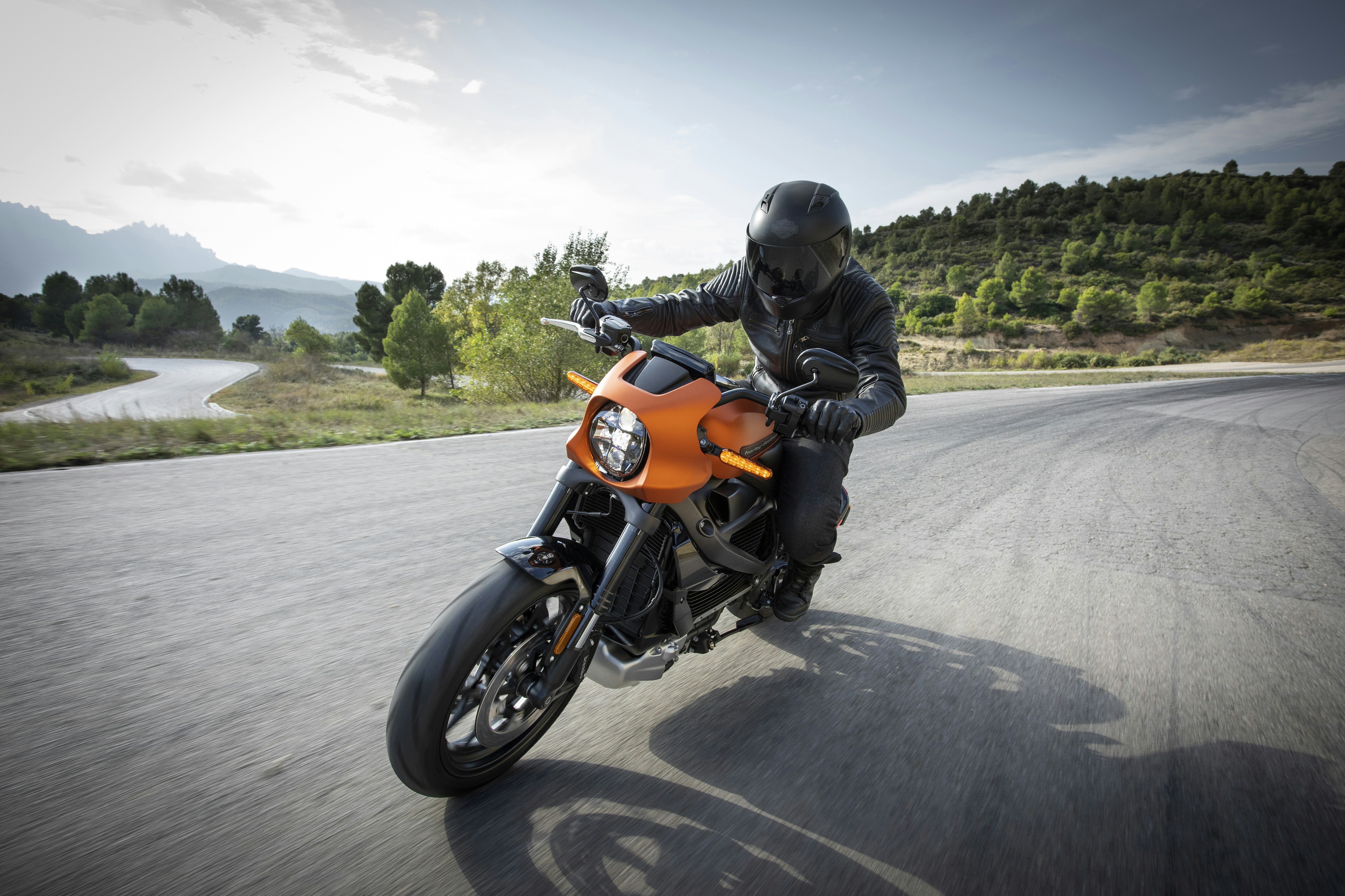 Motorrad Marktbericht 2025/2026: Preise, Trends & Prognosen